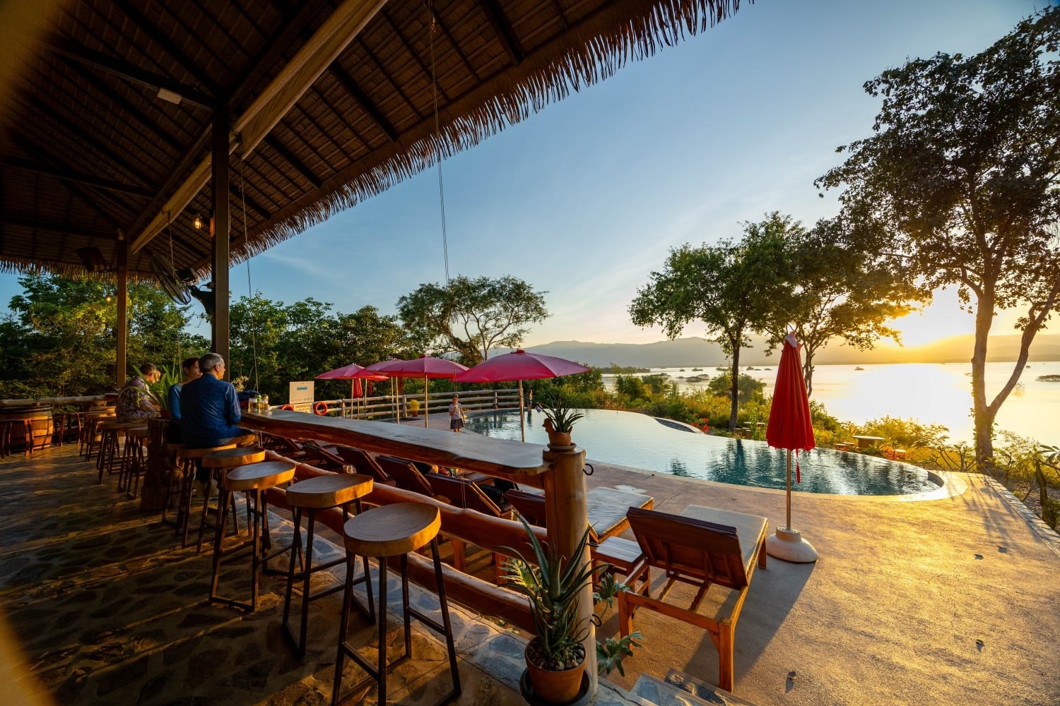 infinity pool in the afternoon and enjoy a refreshing drink.